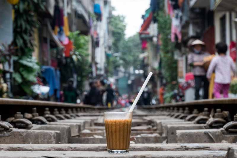Boisson typique vietnamienne, café posé sur rail