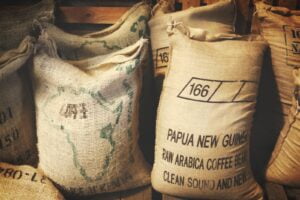 Sac de grains de café, différences entre le café Robusta et le café Arabica