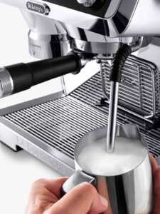 De'Longhi Specialista Prestigio EC9355.M latte art